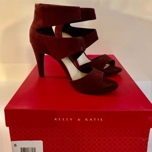 Kelly & Katie Amari Sandal | Burgundy | Size 6